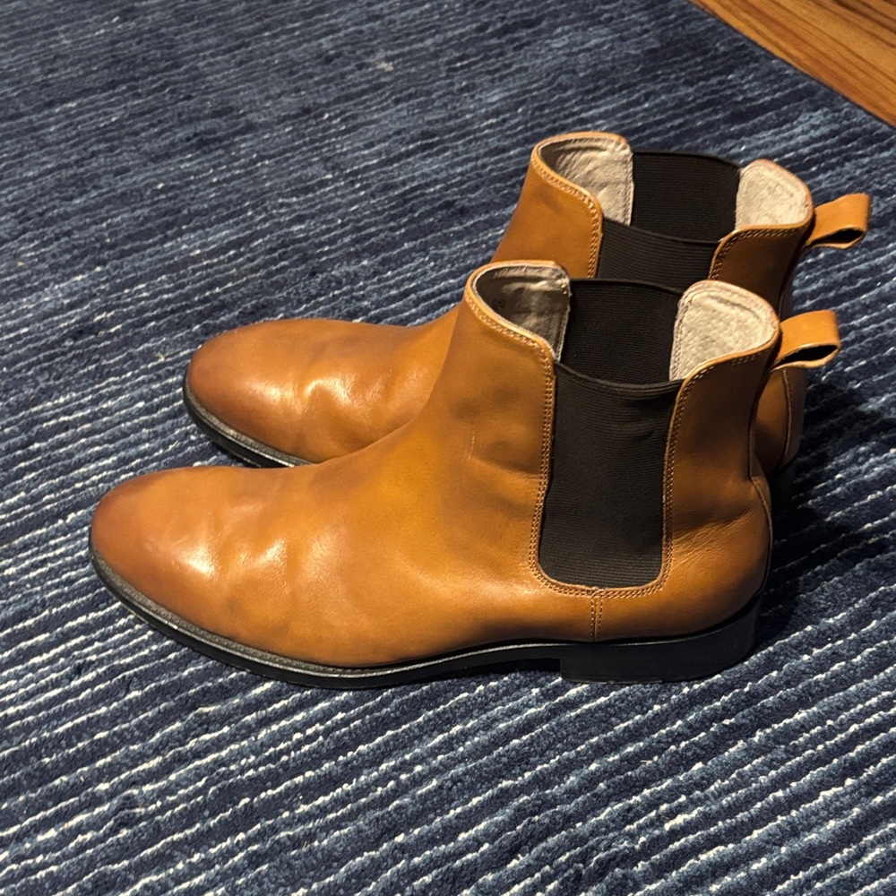Banana Republic Ty Chelsea Boot - Picture 5 of 7